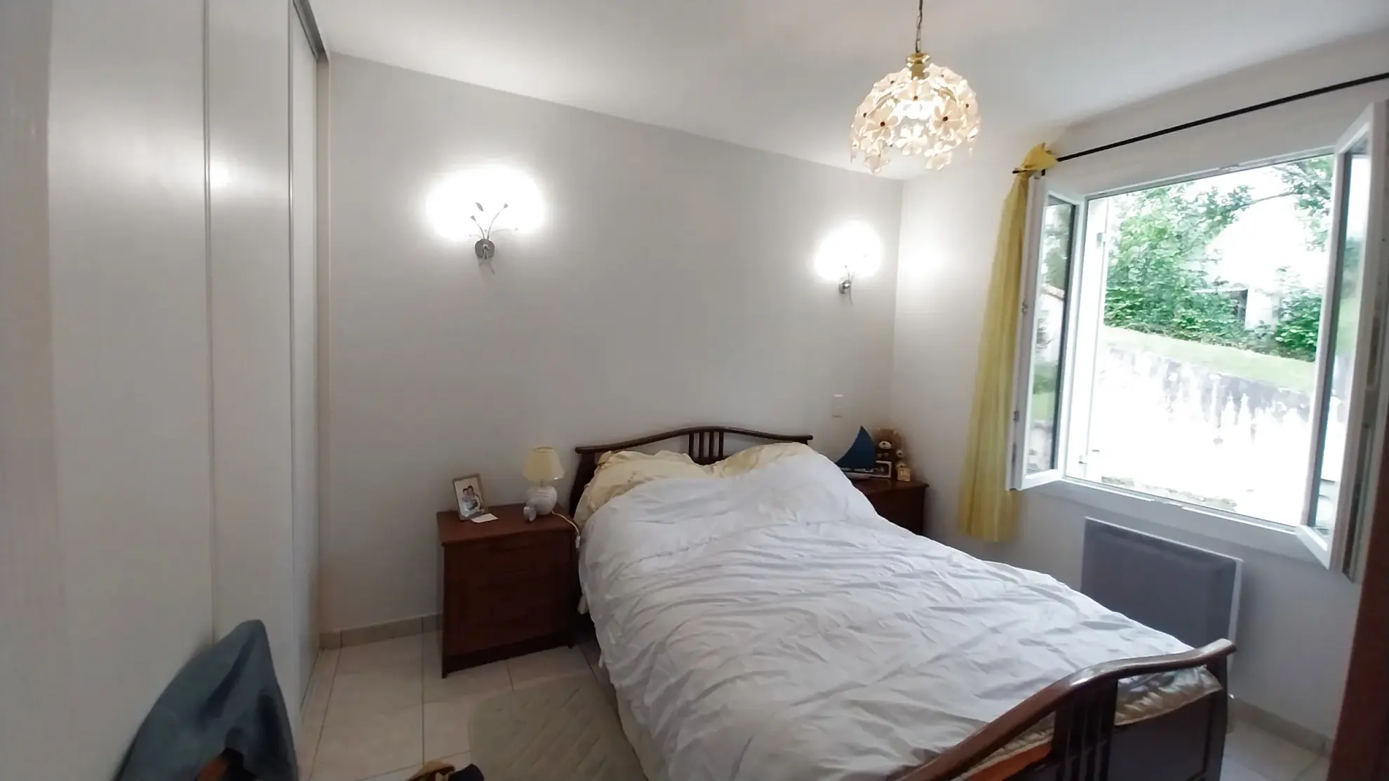 Maison plain-pied à vendre à Ribérac, 2 chambres, grand terrain, proche écoles 