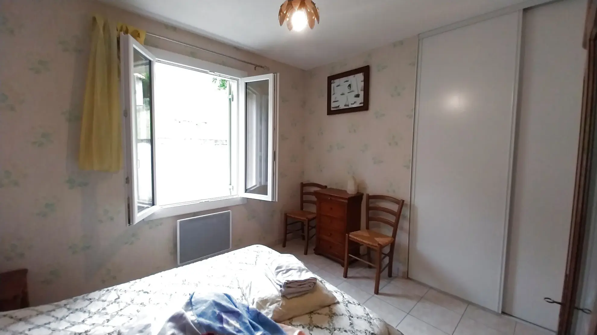 Maison plain-pied à vendre à Ribérac, 2 chambres, grand terrain, proche écoles 