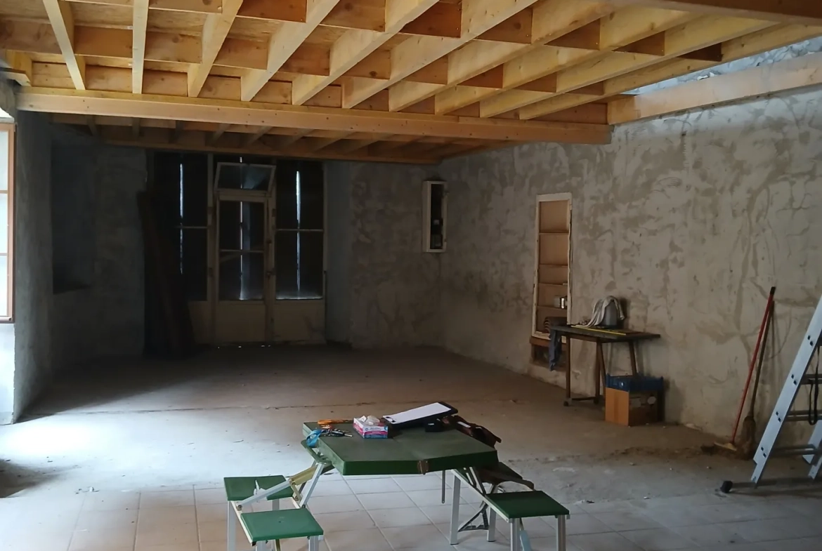 Maison en pierre à Saint-Dier-D'Auvergne de 216 m² à aménager 