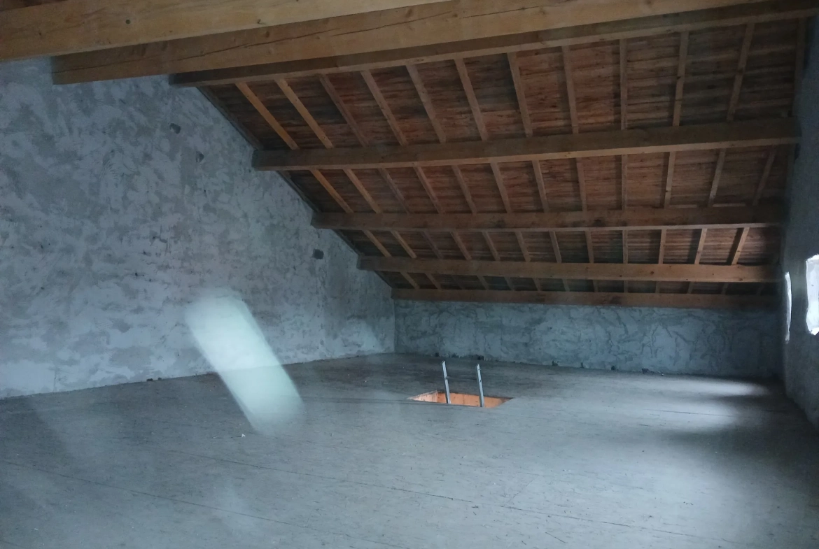 Maison en pierre à Saint-Dier-D'Auvergne de 216 m² à aménager 