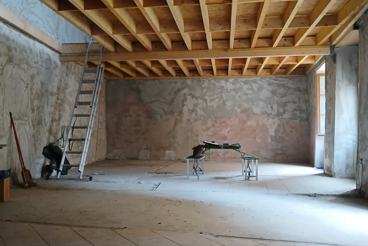 Maison en pierre à Saint-Dier-D'Auvergne de 216 m² à aménager 