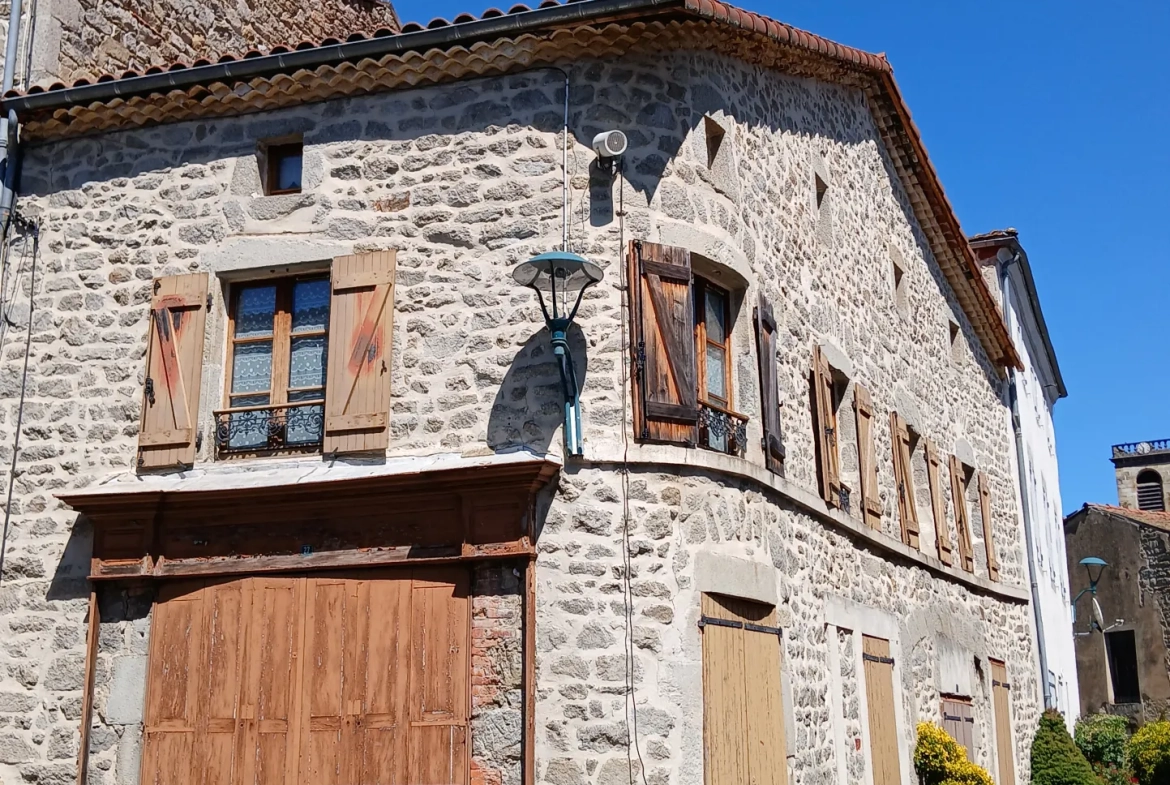 Maison en pierre à Saint-Dier-D'Auvergne de 216 m² à aménager 