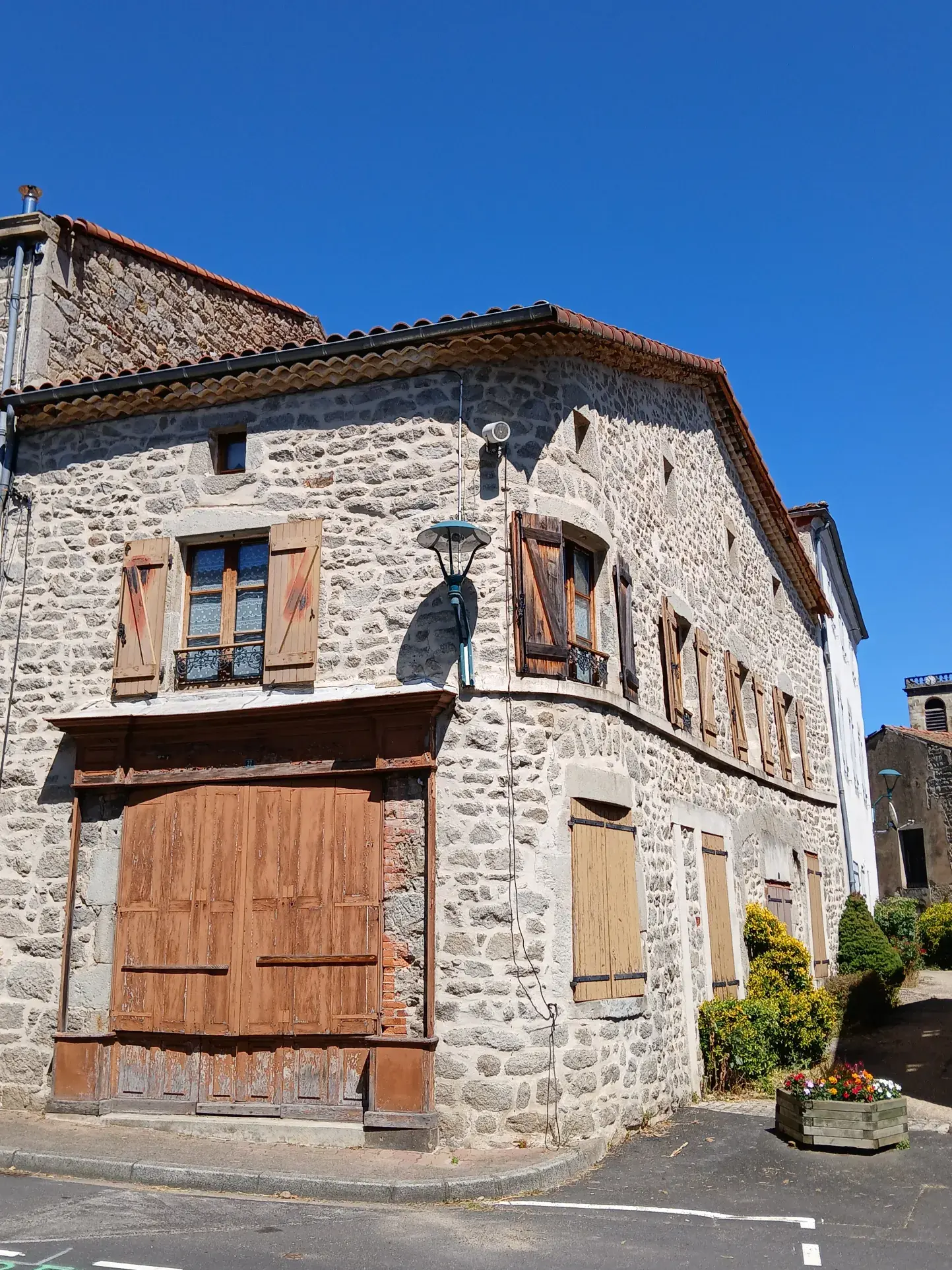 Maison en pierre à Saint-Dier-D'Auvergne de 216 m² à aménager 