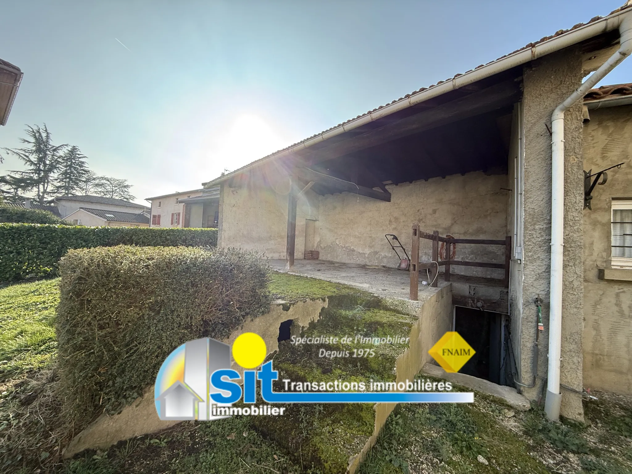 Maison de village à Chonas L'Amballan avec grands espaces et potentiel d'investissement 