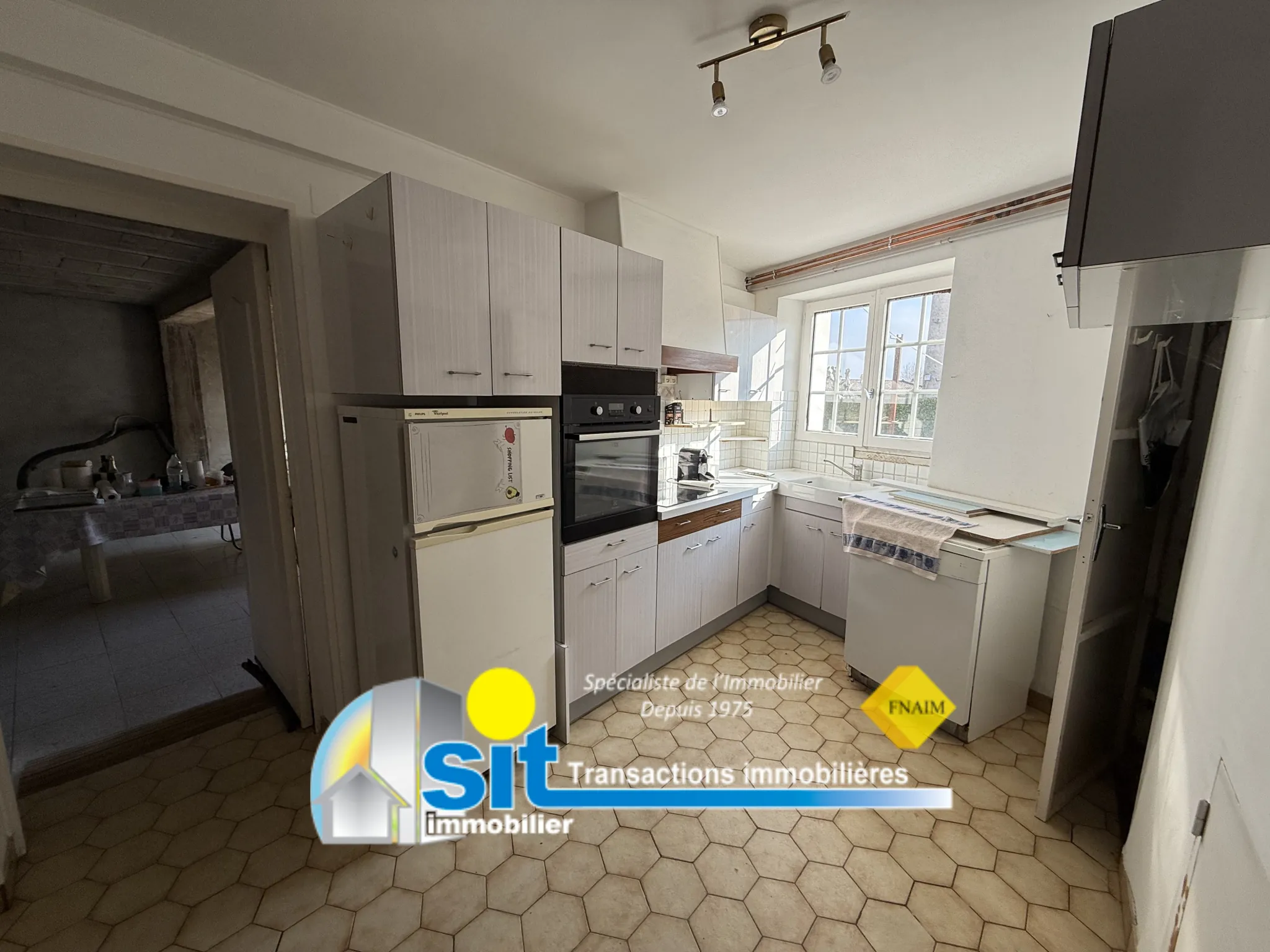Maison de village à Chonas L'Amballan avec grands espaces et potentiel d'investissement 