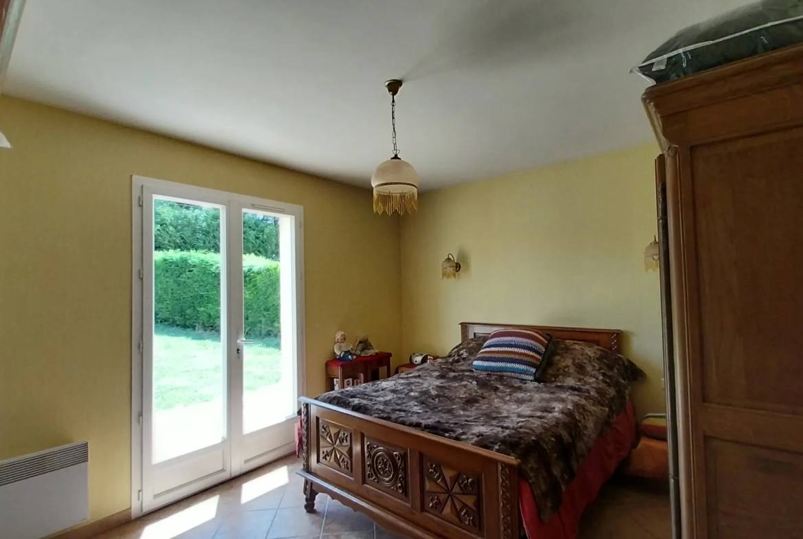 Maison de plain-pied à vendre à La Chapelle Gonaguet avec jardin et garage 