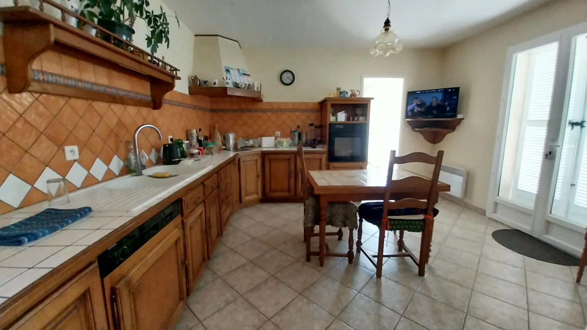 Maison de plain-pied à vendre à La Chapelle Gonaguet avec jardin et garage 