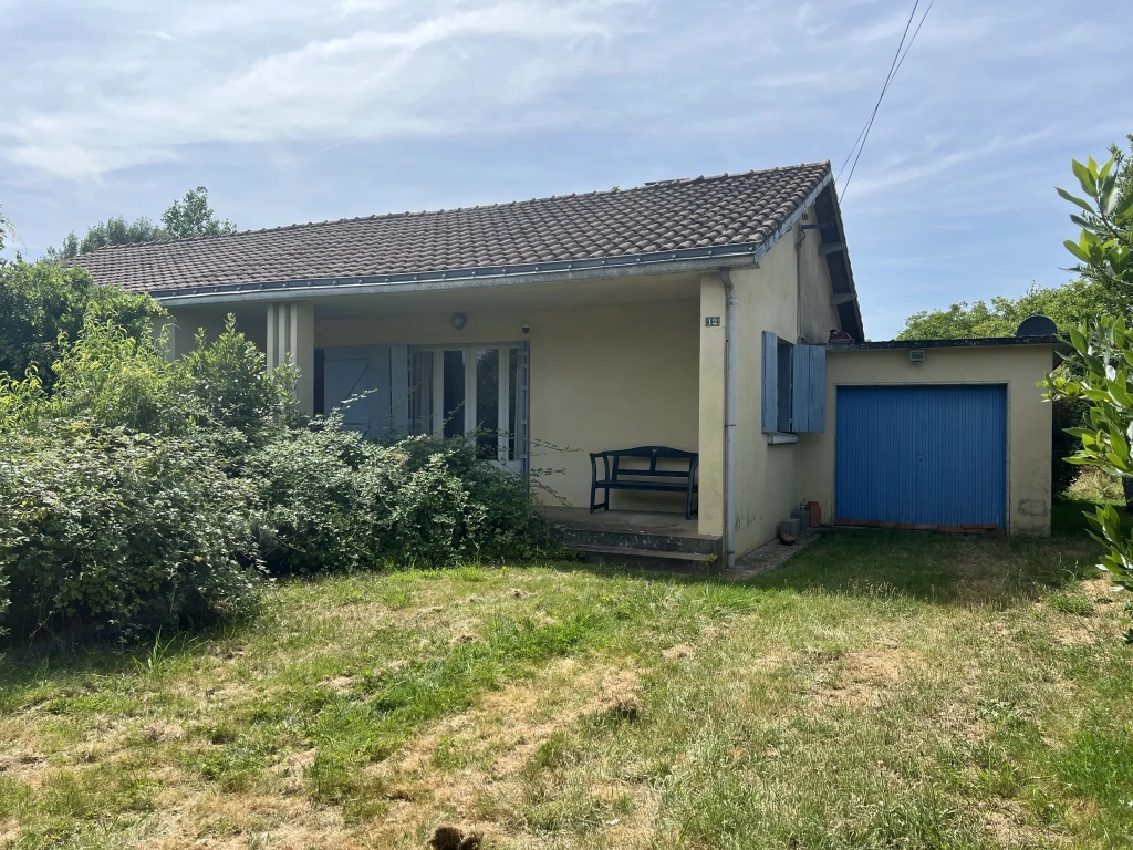 Maison à rénover avec 4 chambres et grand jardin à Saint Laurent de la Salle
