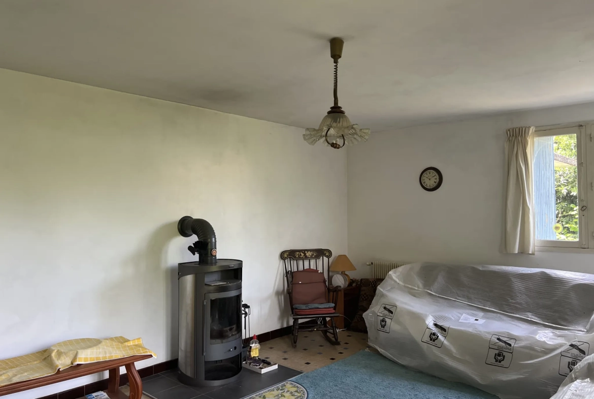 Maison à rénover avec 4 chambres et grand jardin à Saint Laurent de la Salle 