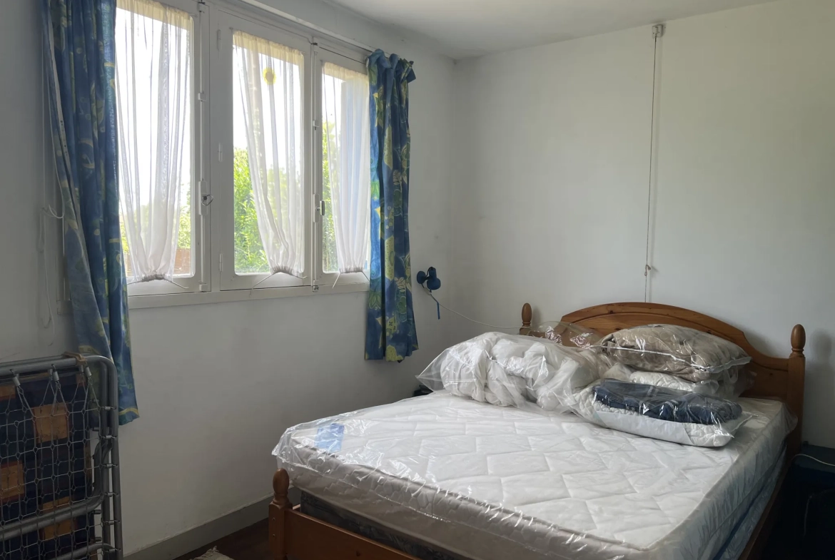 Maison à rénover avec 4 chambres et grand jardin à Saint Laurent de la Salle 