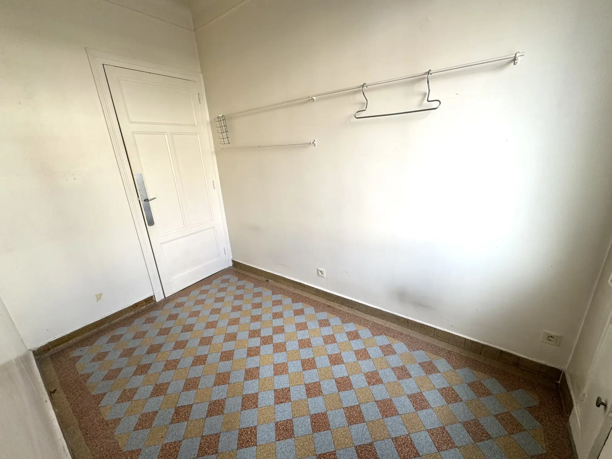 Bel appartement F4 traversant avec cave, grenier et parking à Saint-Étienne 