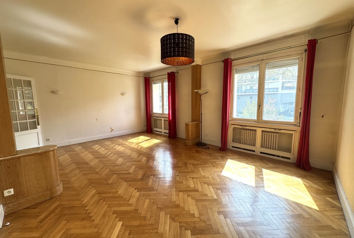 Bel appartement F4 traversant avec cave, grenier et parking à Saint-Étienne 