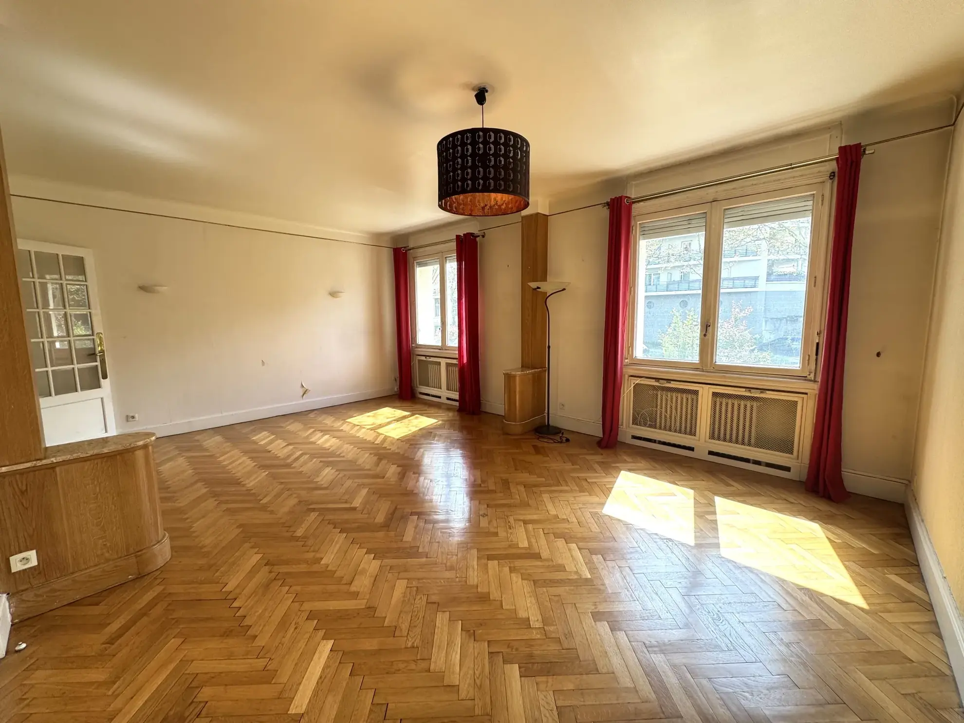 Bel appartement F4 traversant avec cave, grenier et parking à Saint-Étienne 