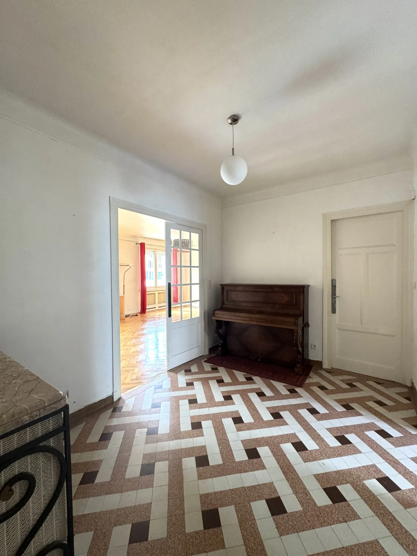 Bel appartement F4 traversant avec cave, grenier et parking à Saint-Étienne 