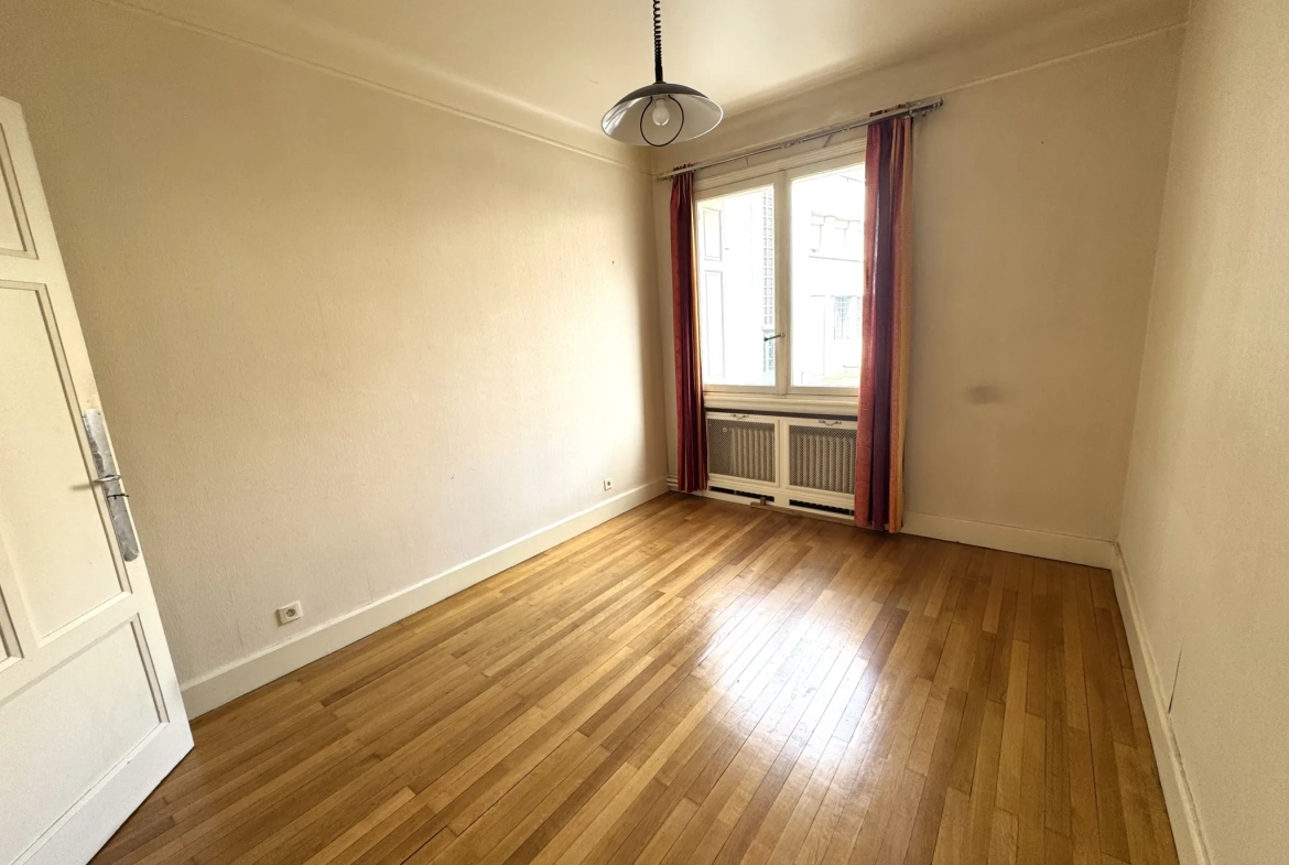 Bel appartement F4 traversant avec cave, grenier et parking à Saint-Étienne 
