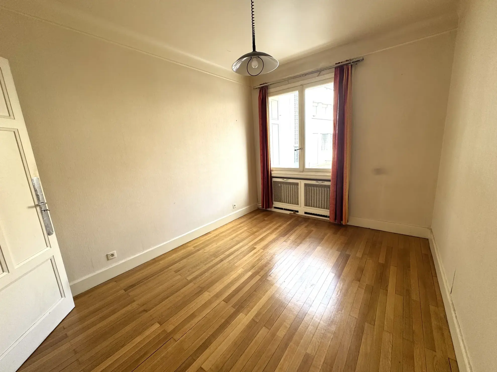 Bel appartement F4 traversant avec cave, grenier et parking à Saint-Étienne 