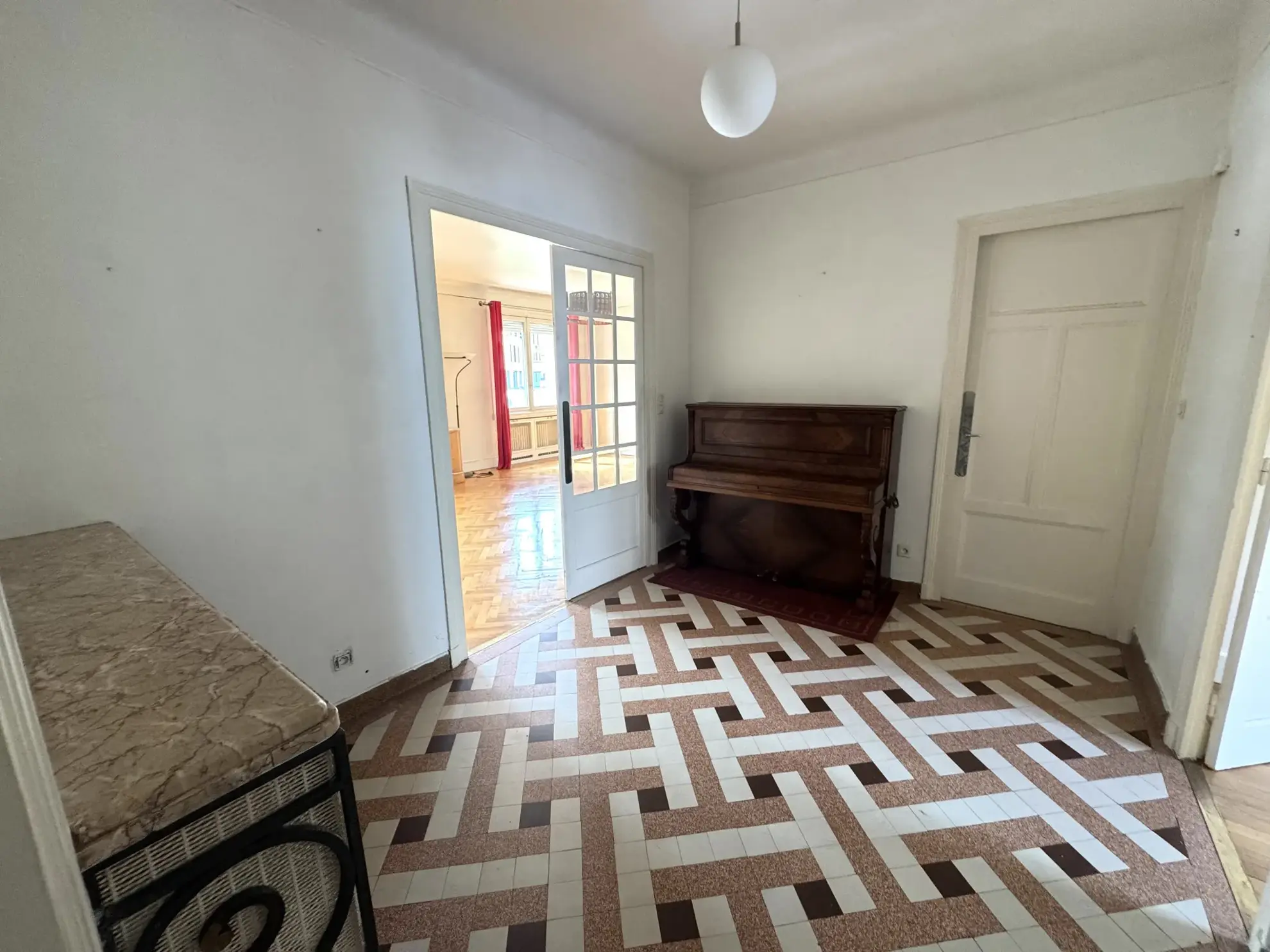 Bel appartement F4 traversant avec cave, grenier et parking à Saint-Étienne 