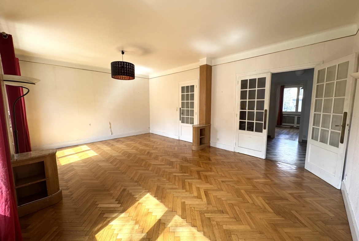 Bel appartement F4 traversant avec cave, grenier et parking à Saint-Étienne 