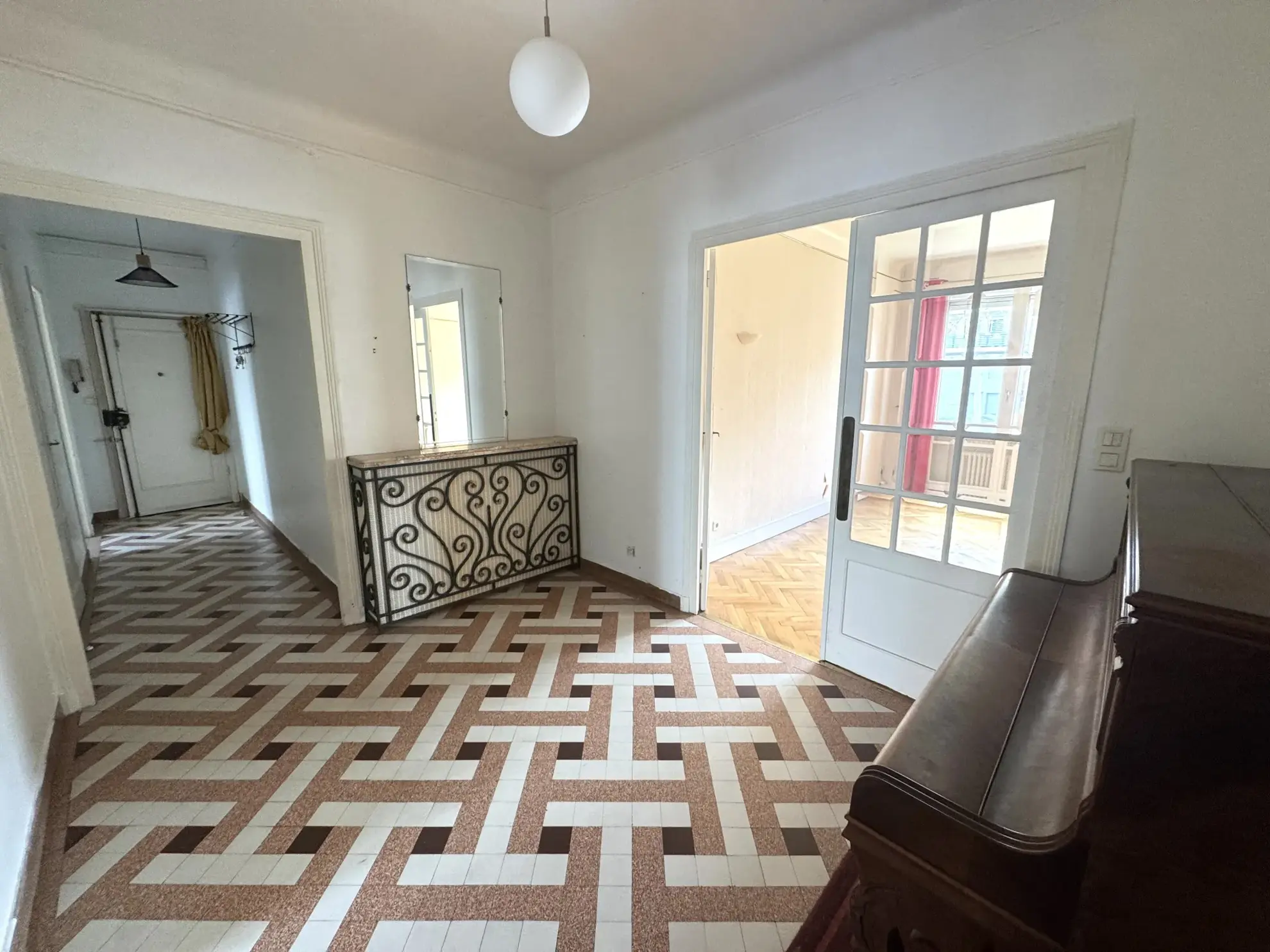 Bel appartement F4 traversant avec cave, grenier et parking à Saint-Étienne 