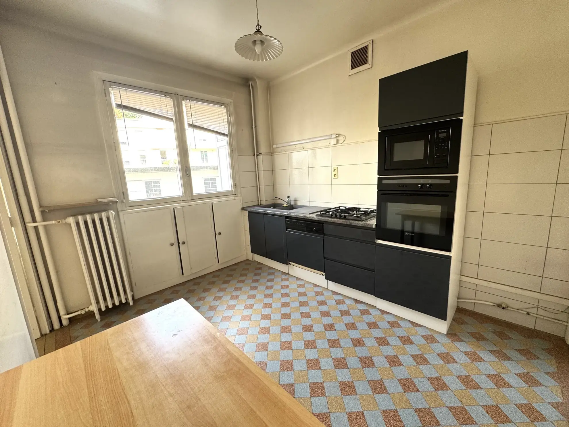 Bel appartement F4 traversant avec cave, grenier et parking à Saint-Étienne 