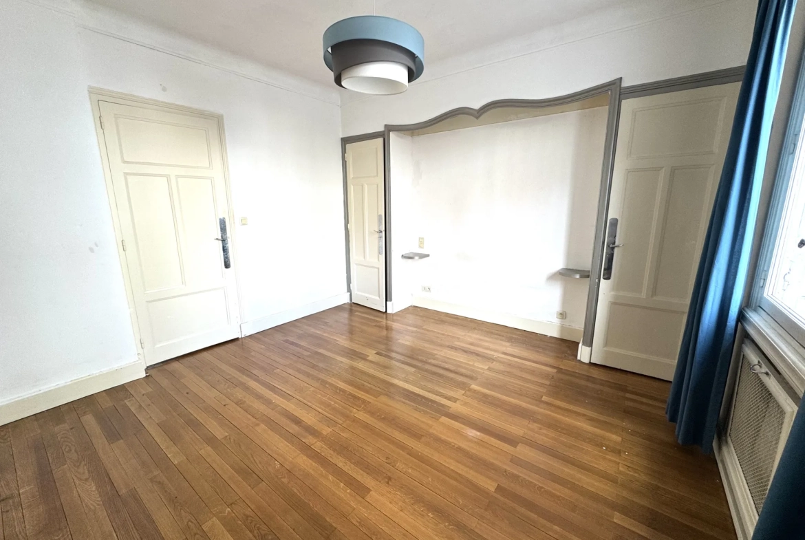 Bel appartement F4 traversant avec cave, grenier et parking à Saint-Étienne 