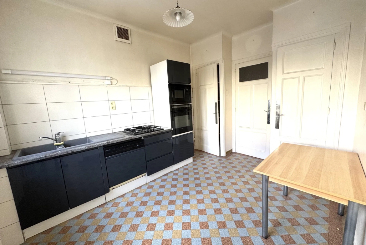 Bel appartement F4 traversant avec cave, grenier et parking à Saint-Étienne 