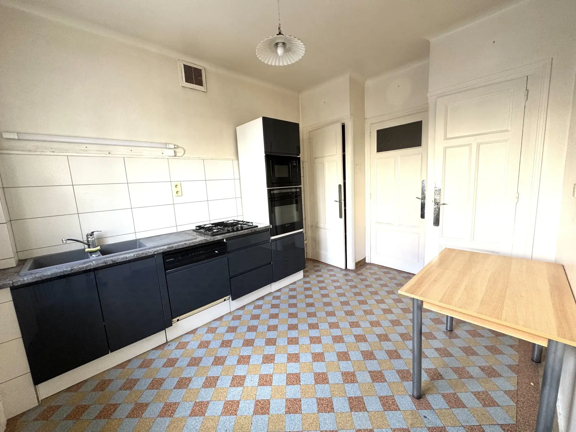 Bel appartement F4 traversant avec cave, grenier et parking à Saint-Étienne 