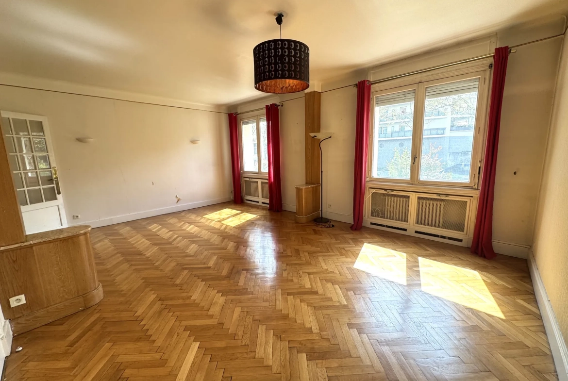 Bel appartement F4 traversant avec cave, grenier et parking à Saint-Étienne 