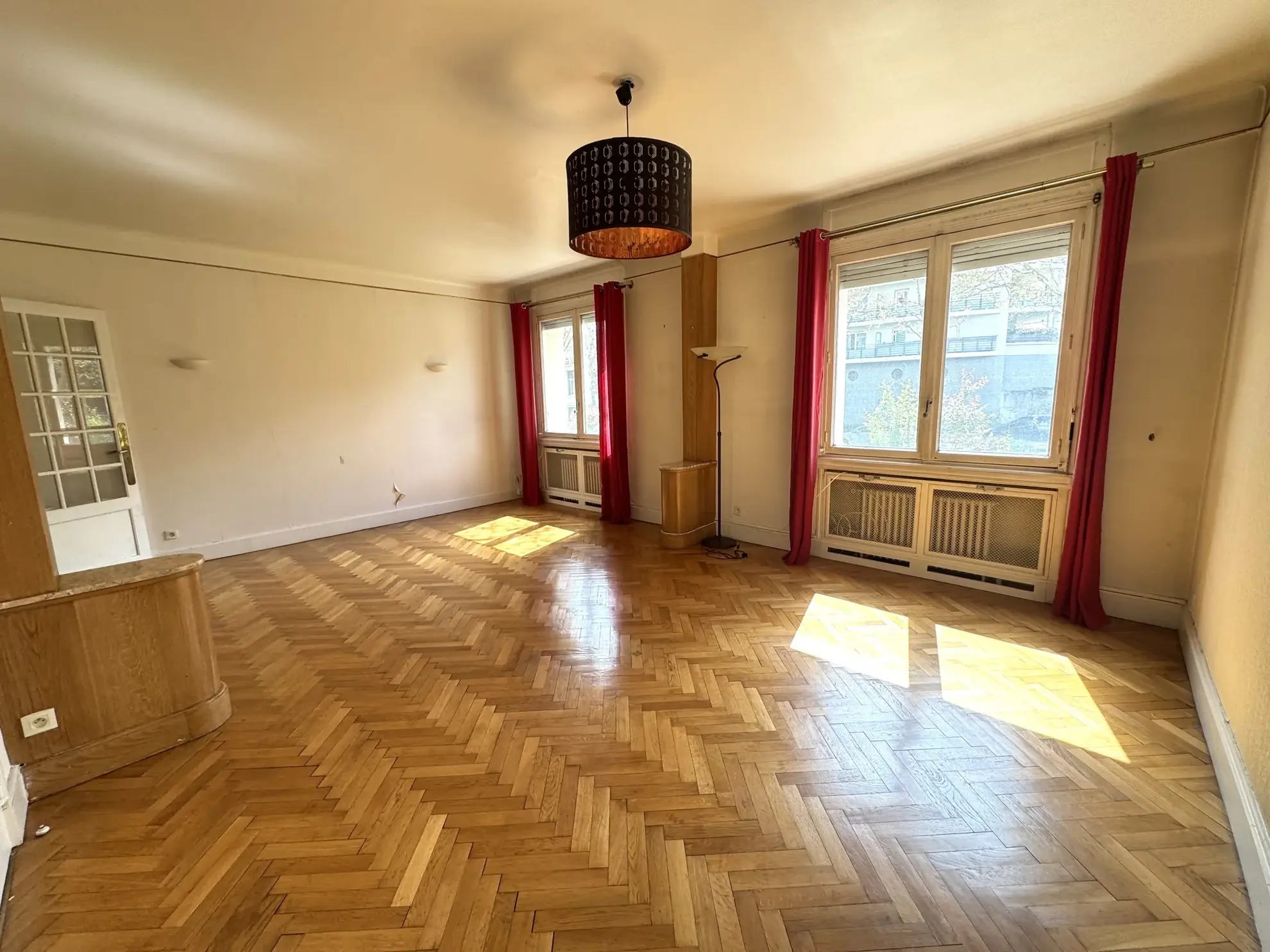 Bel appartement F4 traversant avec cave, grenier et parking à Saint-Étienne 
