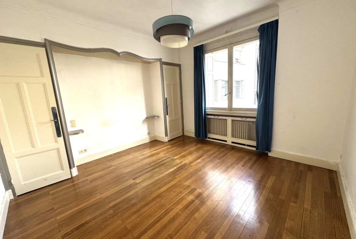 Bel appartement F4 traversant avec cave, grenier et parking à Saint-Étienne 