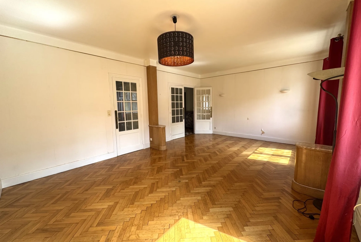 Bel appartement F4 traversant avec cave, grenier et parking à Saint-Étienne 
