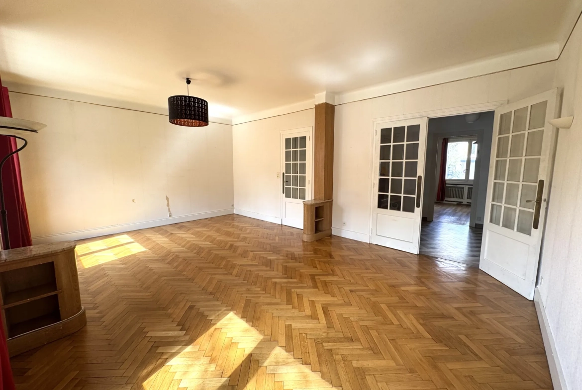 Bel appartement F4 traversant avec cave, grenier et parking à Saint-Étienne 