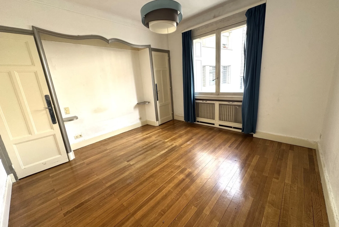 Bel appartement F4 traversant avec cave, grenier et parking à Saint-Étienne 