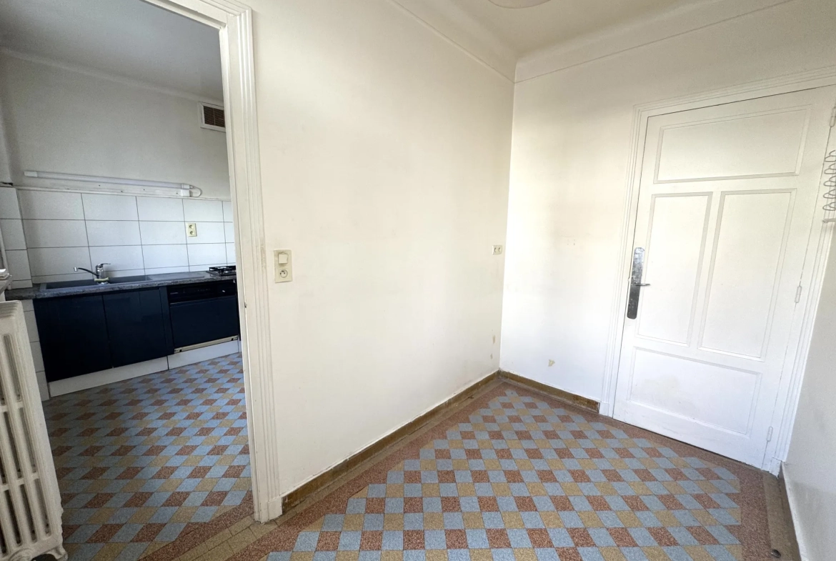Bel appartement F4 traversant avec cave, grenier et parking à Saint-Étienne 