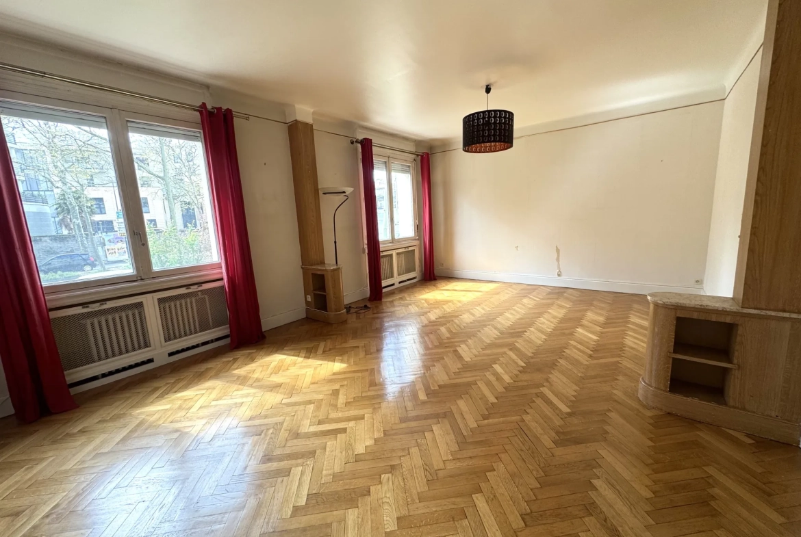 Bel appartement F4 traversant avec cave, grenier et parking à Saint-Étienne 