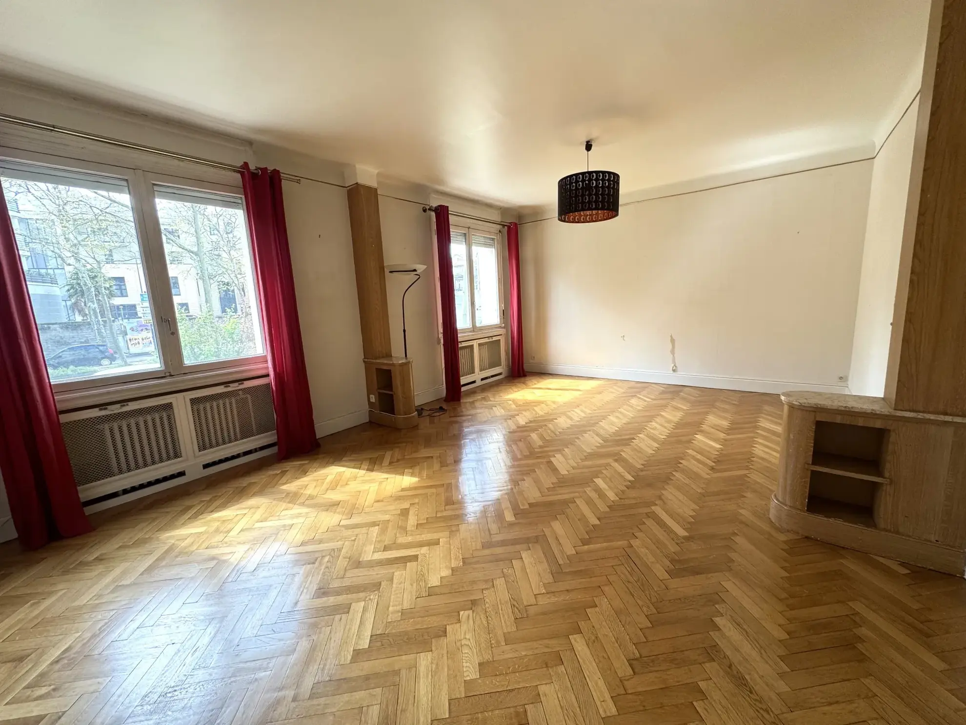 Bel appartement F4 traversant avec cave, grenier et parking à Saint-Étienne 
