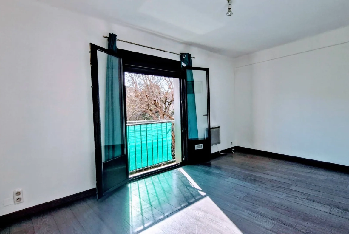 Appartement T2 à Fuveau avec parking, cave et balcon, idéalement situé 