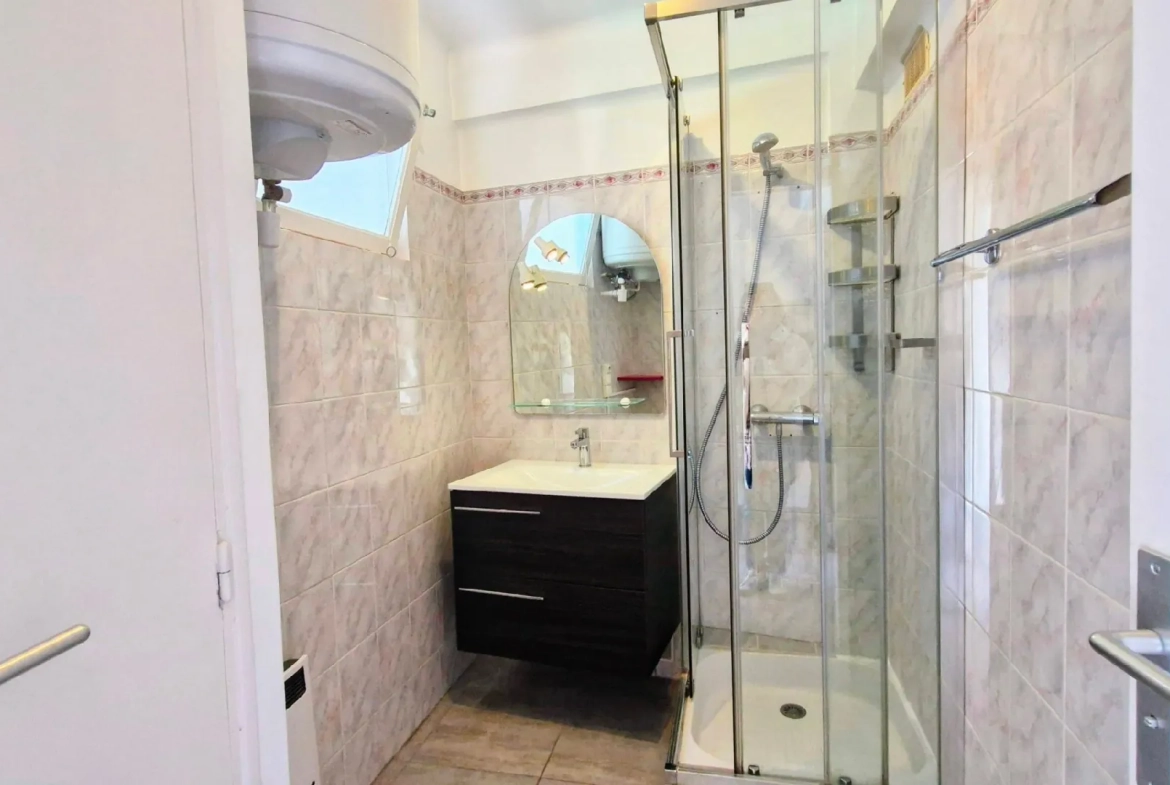 Appartement T2 à Fuveau avec parking, cave et balcon, idéalement situé 