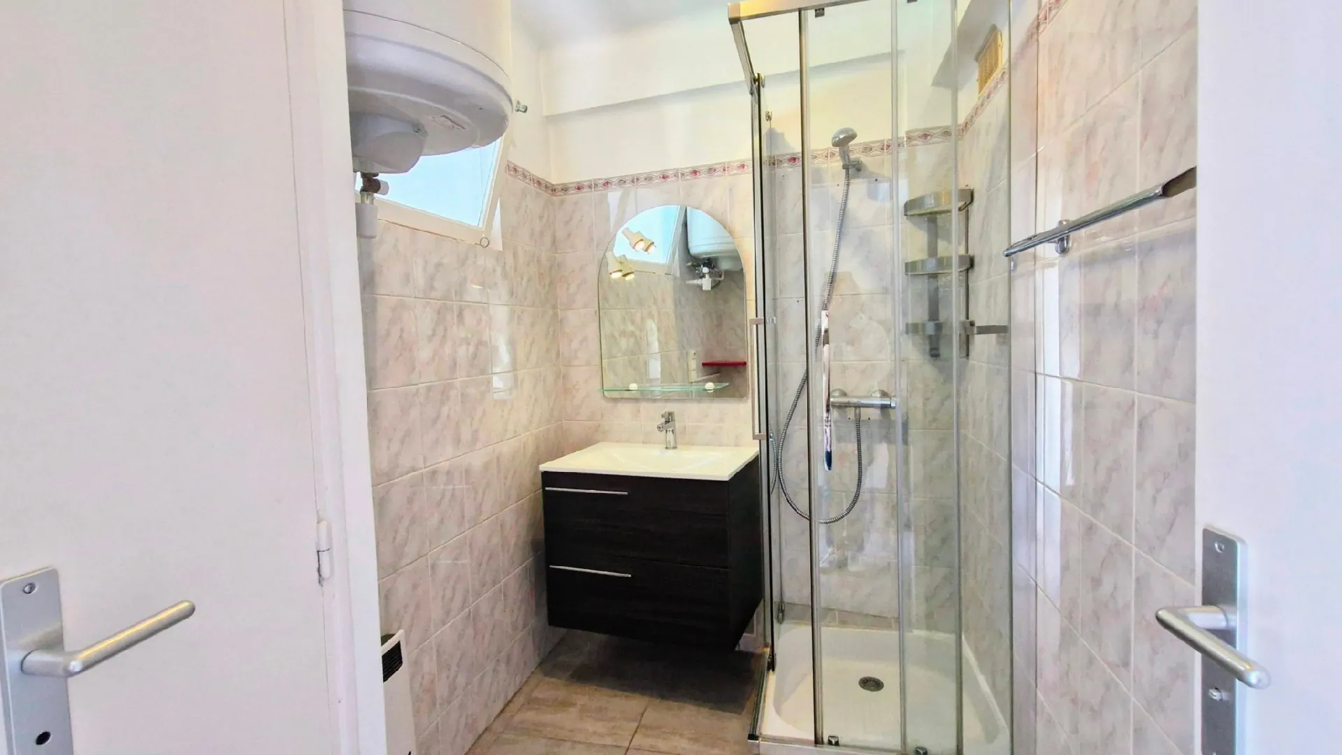 Appartement T2 à Fuveau avec parking, cave et balcon, idéalement situé 