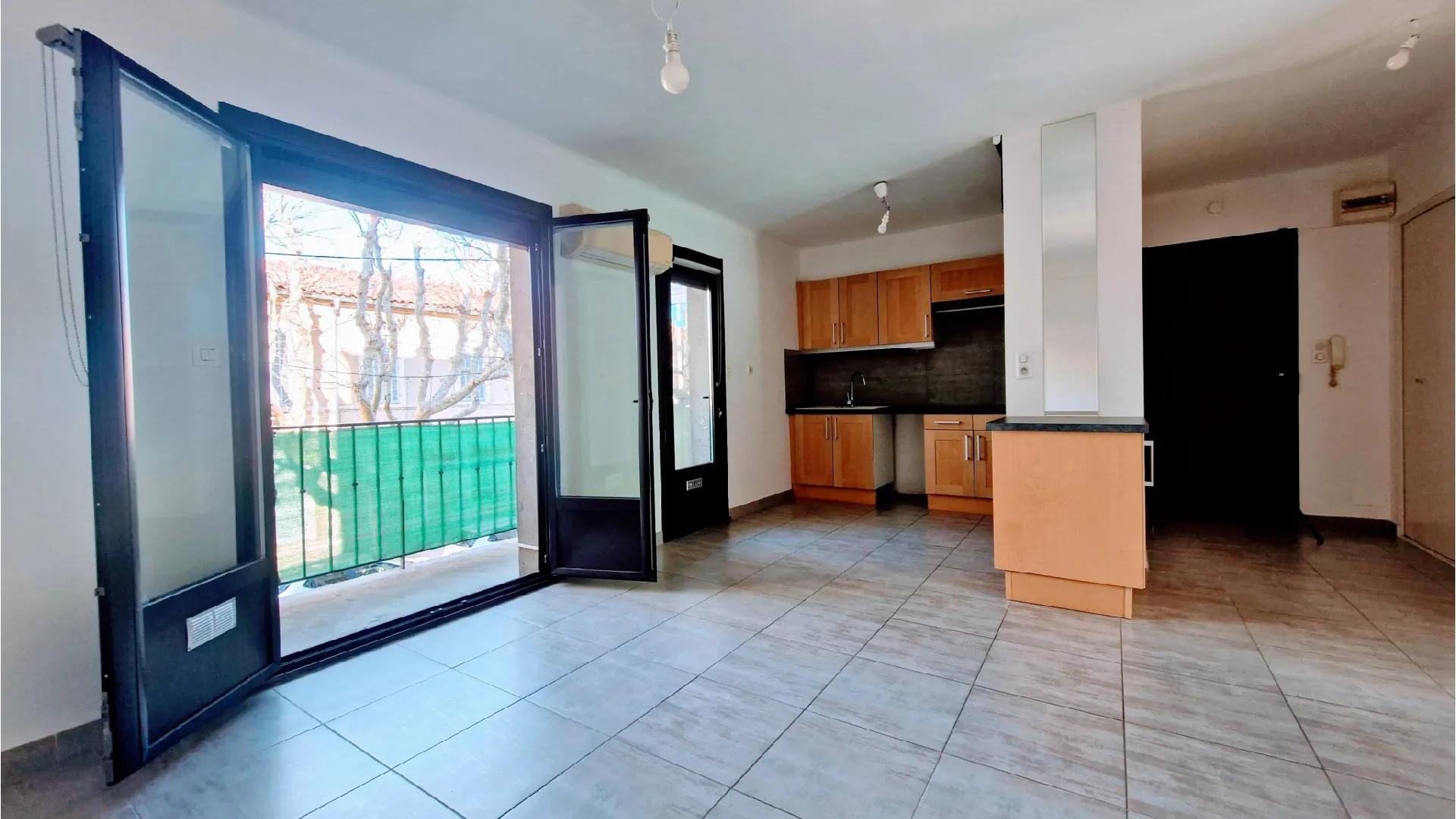 Appartement T2 à Fuveau avec parking, cave et balcon, idéalement situé 