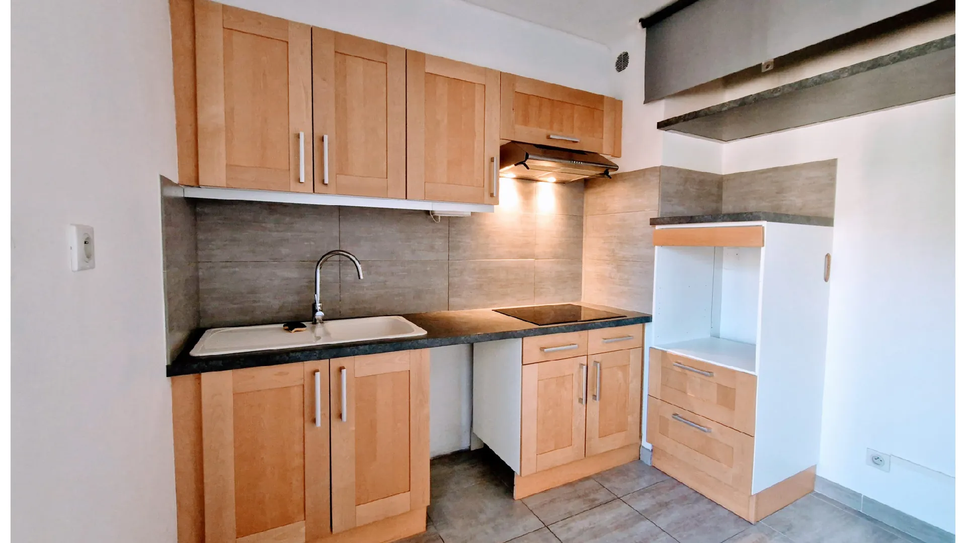 Appartement T2 à Fuveau avec parking, cave et balcon, idéalement situé 
