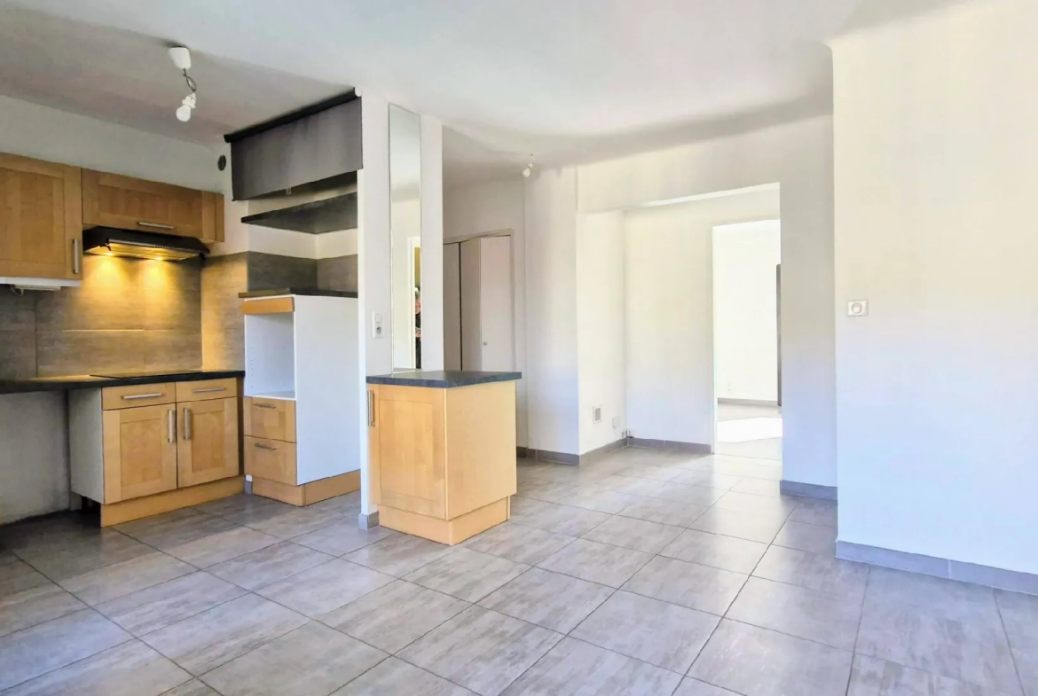 Appartement T2 à Fuveau avec parking, cave et balcon, idéalement situé 