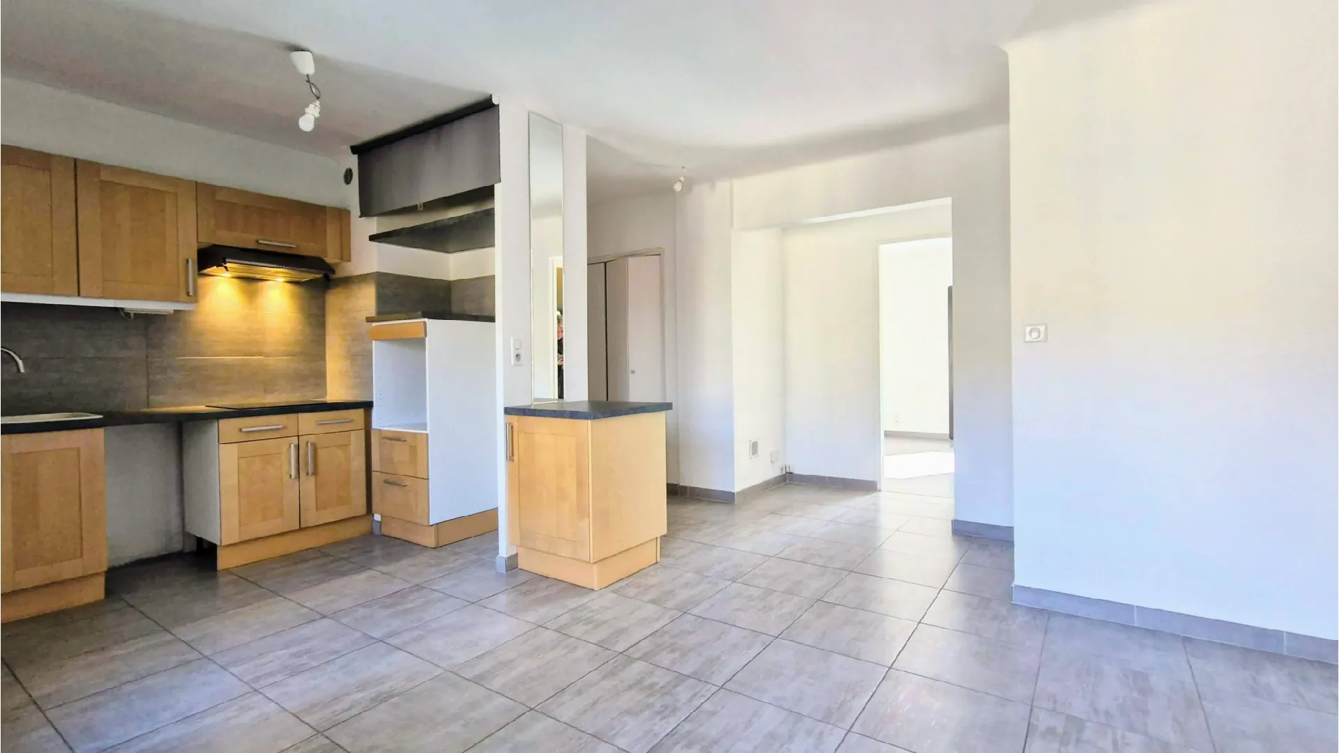 Appartement T2 à Fuveau avec parking, cave et balcon, idéalement situé 