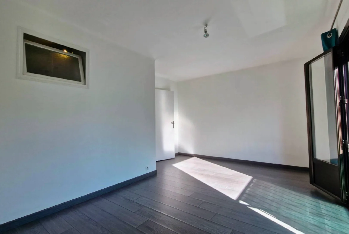 Appartement T2 à Fuveau avec parking, cave et balcon, idéalement situé 