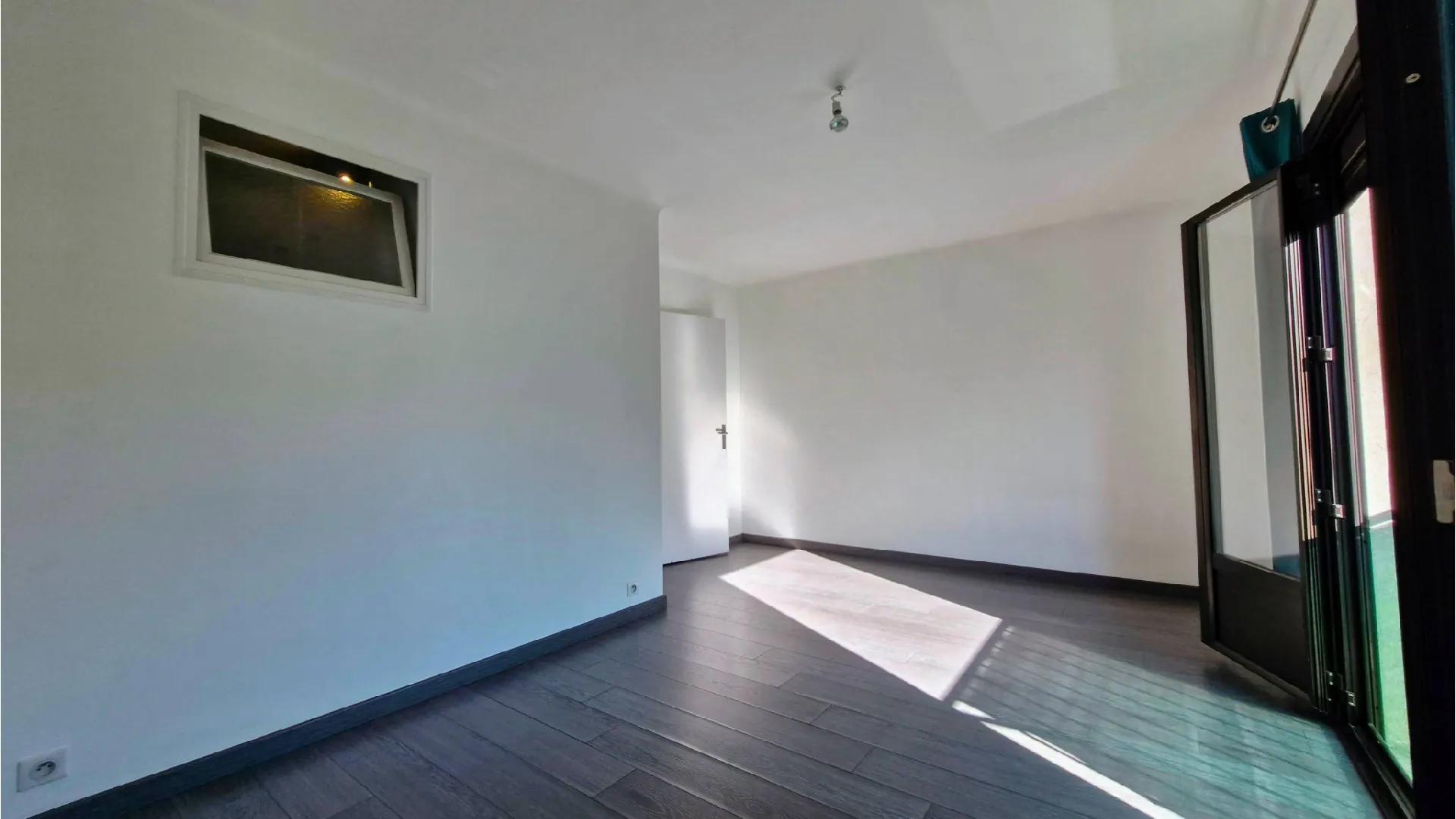 Appartement T2 à Fuveau avec parking, cave et balcon, idéalement situé 