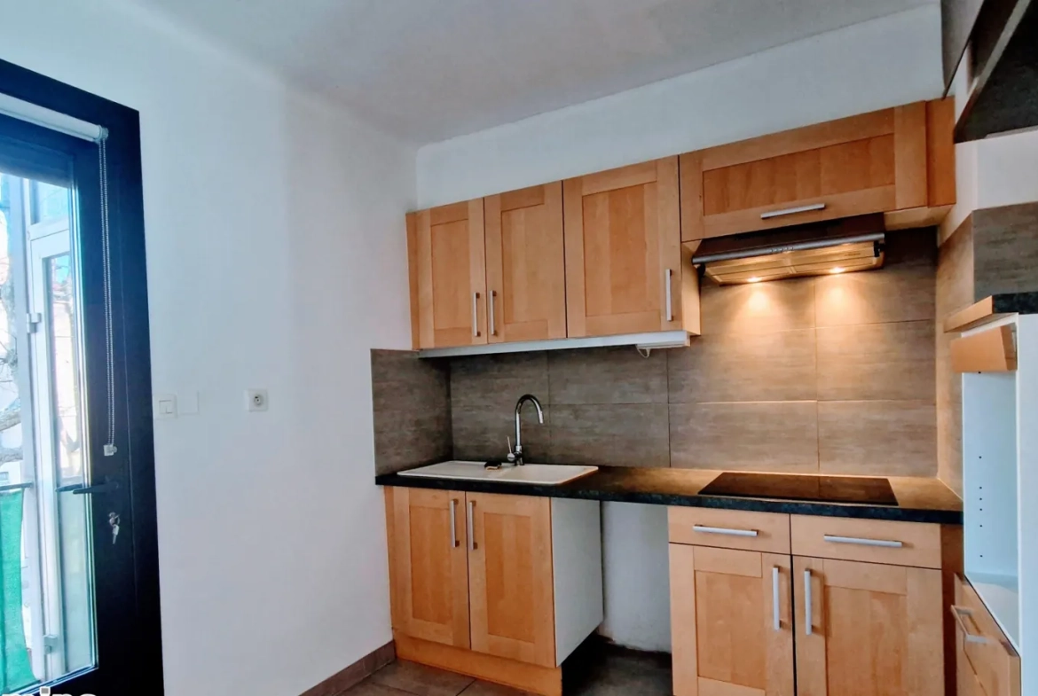 Appartement T2 à Fuveau avec parking, cave et balcon, idéalement situé 