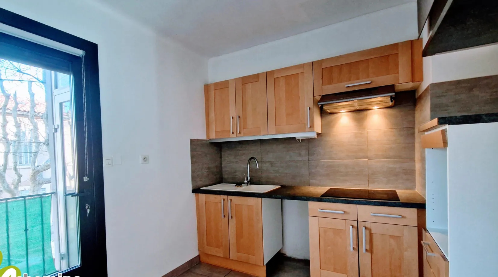 Appartement T2 à Fuveau avec parking, cave et balcon, idéalement situé 