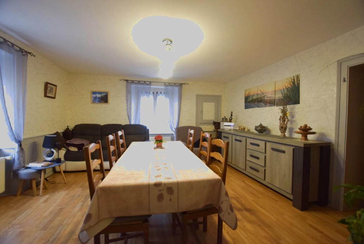 Ferme rénovée avec deux appartements loués et annexe aménageable à Allenjoie 