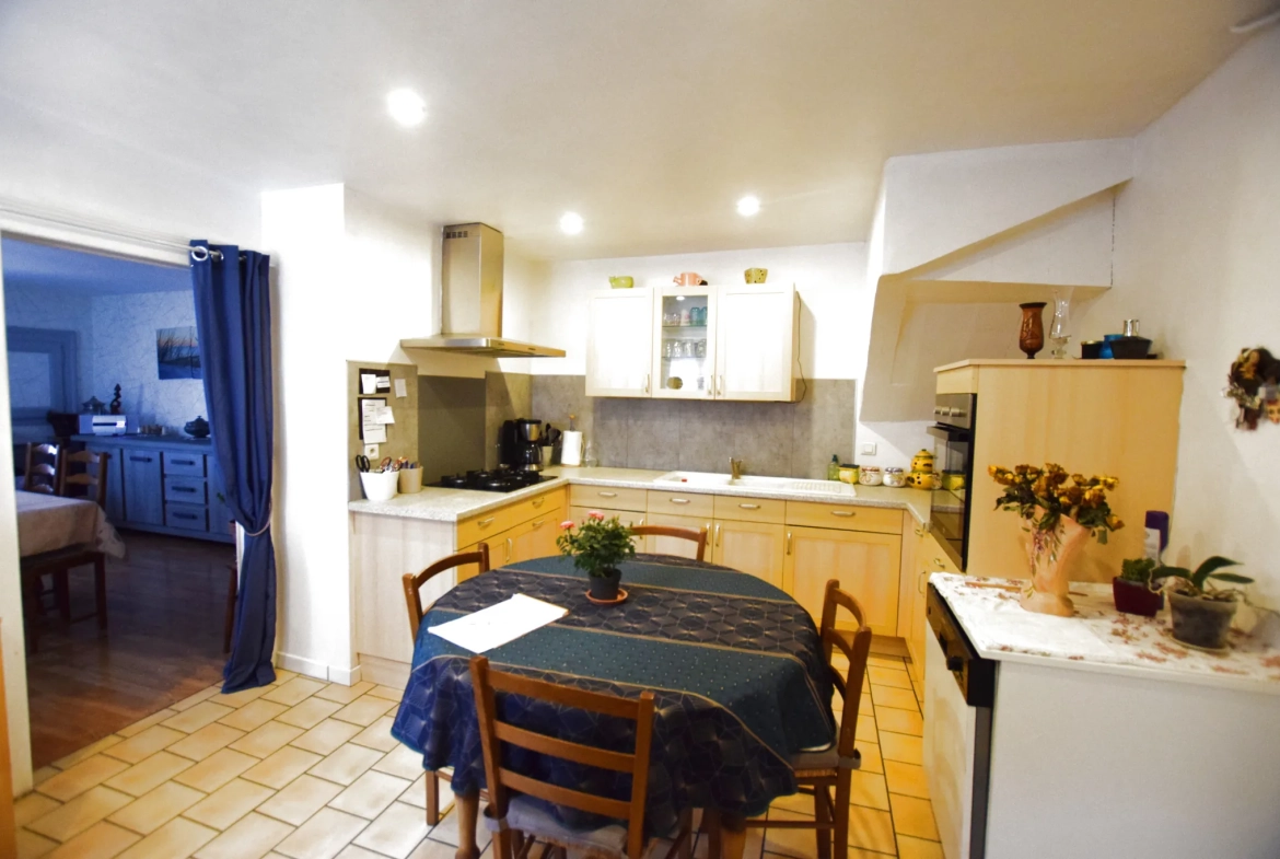 Ferme rénovée avec deux appartements loués et annexe aménageable à Allenjoie 