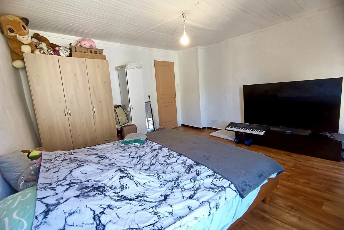 Maison de village à Peyruis de 80 m² avec terrasse et vue dégagée 